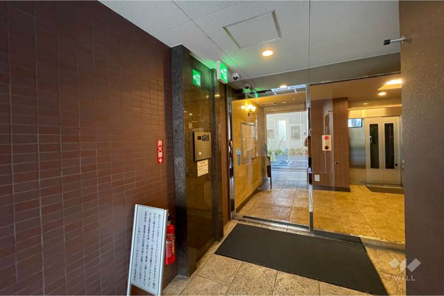 エントランスはオートロック付きです。