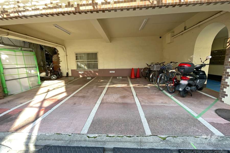 駐車場と駐輪スペース