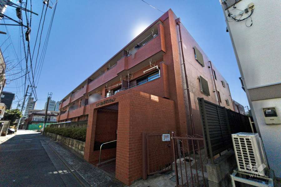 ワコー幡ヶ谷マンションＡ棟の外観（北側から）