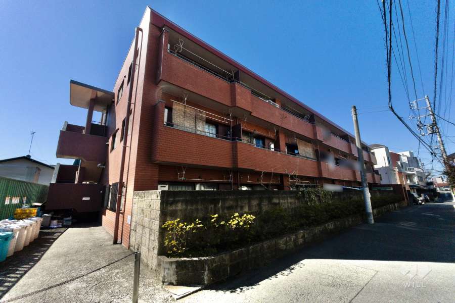 ワコー幡ヶ谷マンションＡ棟の外観（南東側から）