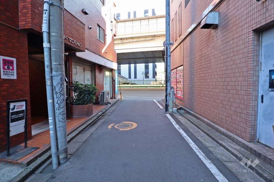 敷地南側は、甲州街道や首都高速に面しています。