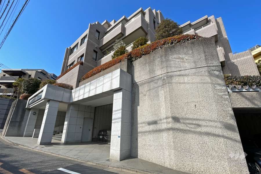 代々木公園パークマンションの外観（南東側から）