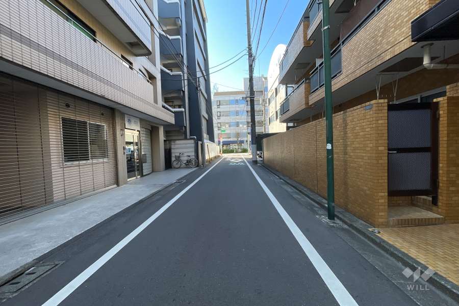 敷地東側の前面道路