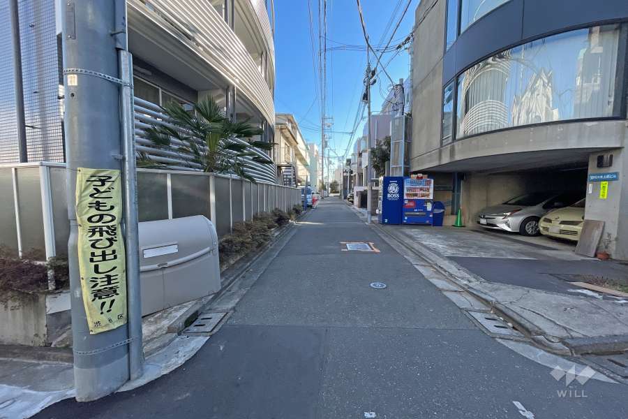 敷地南側の前面道路