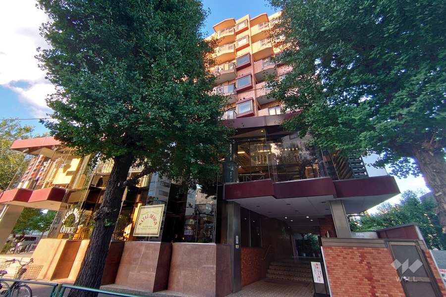 シャーレー原宿の外観（南西側から）