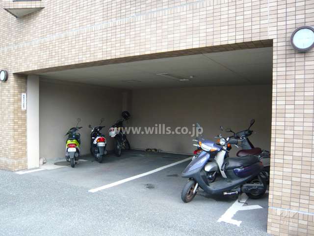 屋内にあるバイク置場