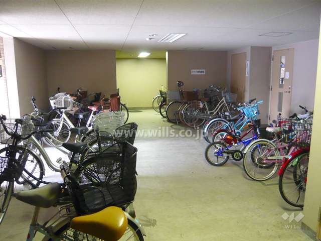 屋内にある駐輪場