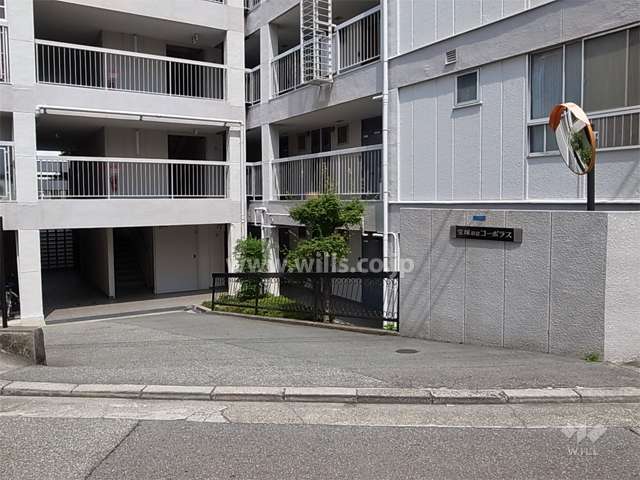 敷地入り口
