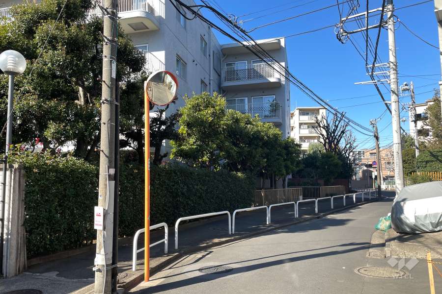 敷地北東側の前面道路