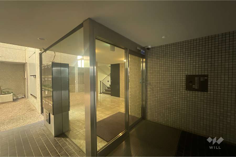 エントランスはオートロック付きです。