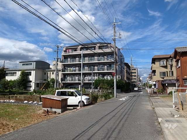 周辺は区画の整った住宅地です。