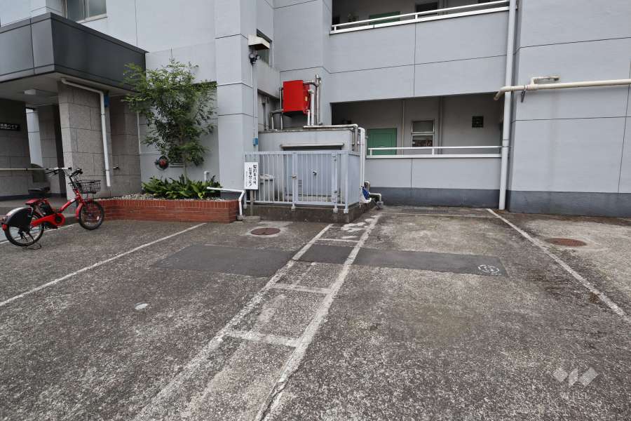 敷地内駐車場（屋外平面式）