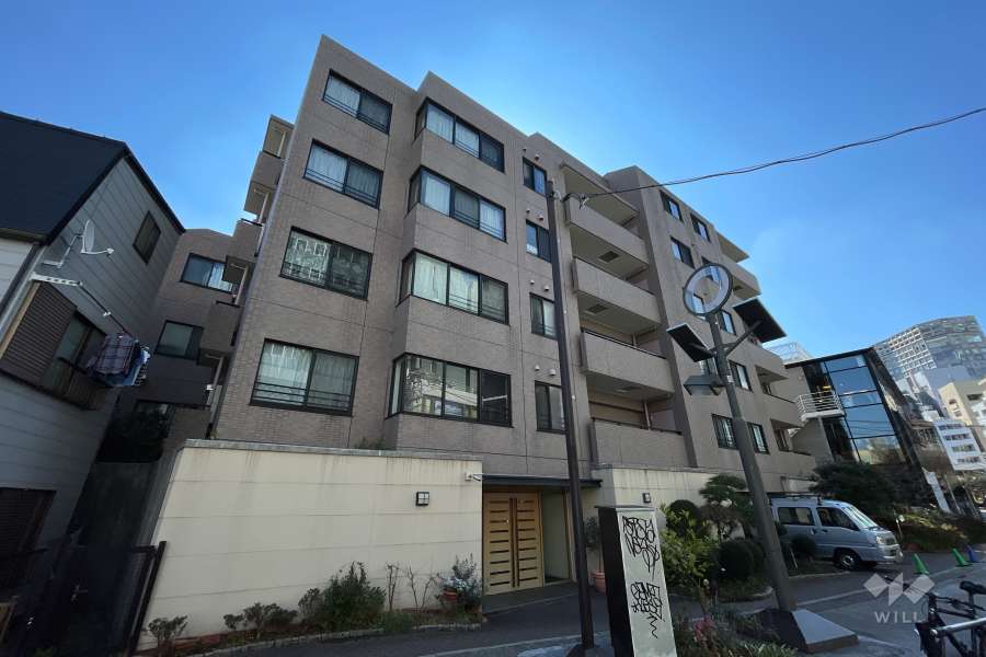 モアクレスト神宮前の外観（北側から）