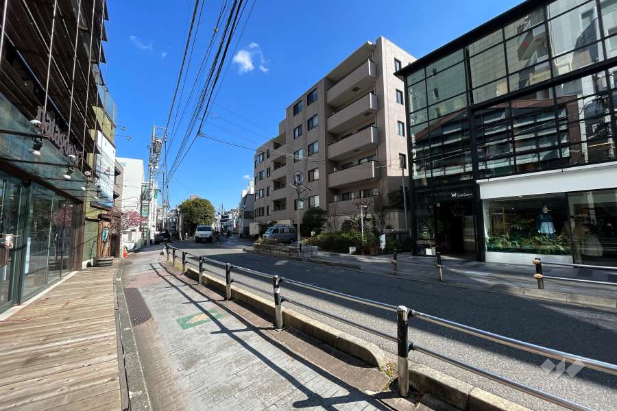 モアクレスト神宮前の外観（西側から）