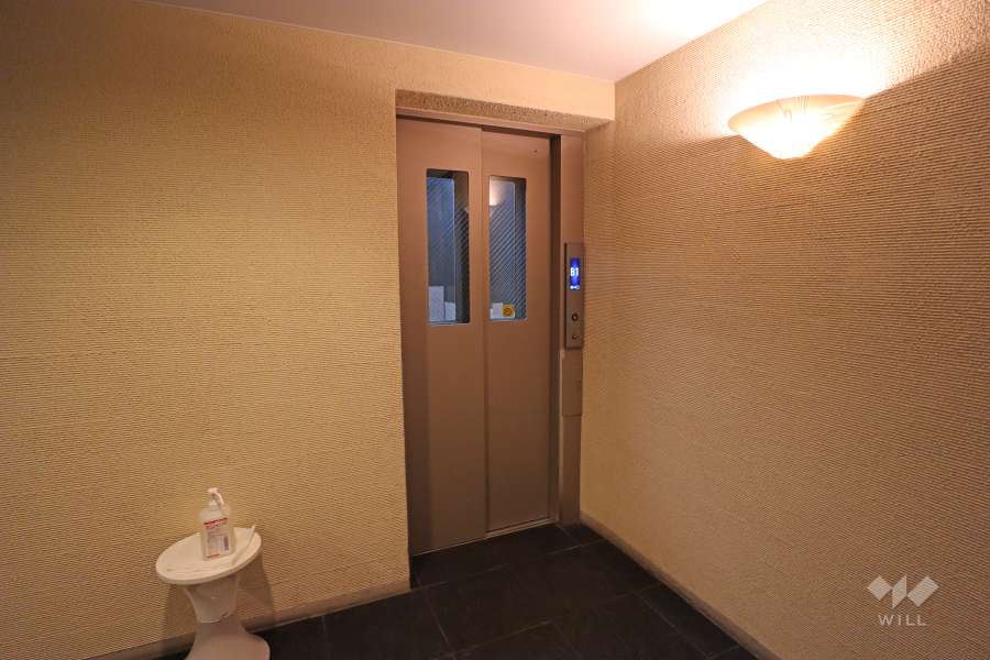 共用のエレベーター