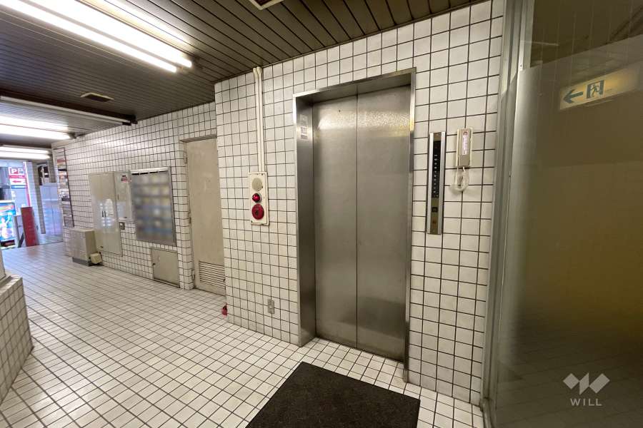 棟内のエレベーター
