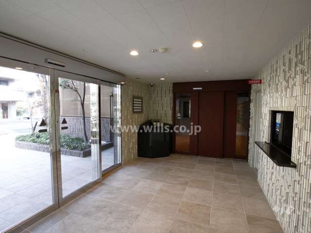 エントランスはオートロック付きです。