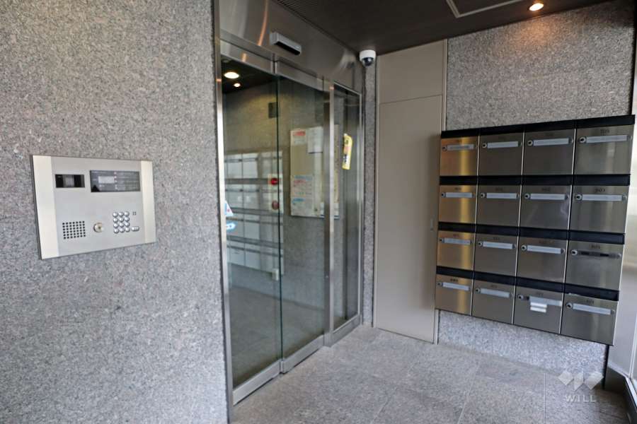 エントランスはオートロック付きです。