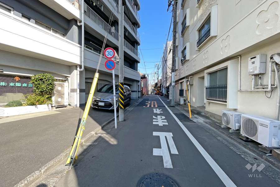 敷地南側の前面道路