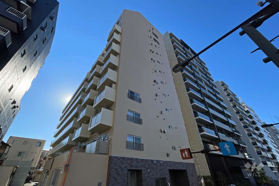 初台中央マンションの外観（東側から）