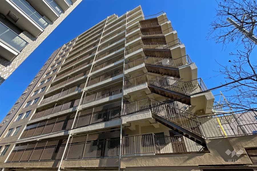 初台中央マンションの外観（西側から）