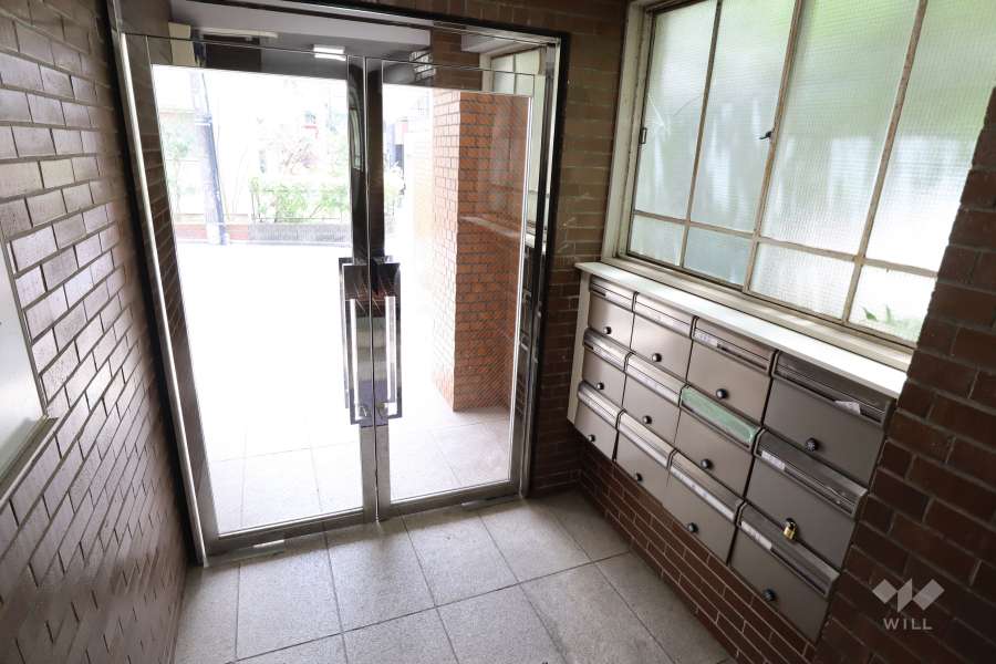 エントランスと共用ポスト