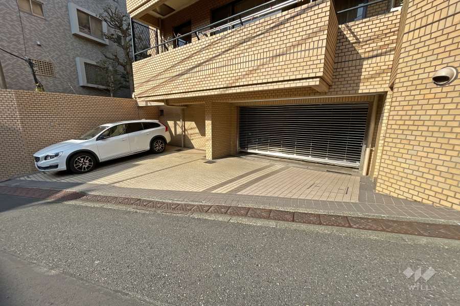 駐車場の出入口（リングシャッター付き）