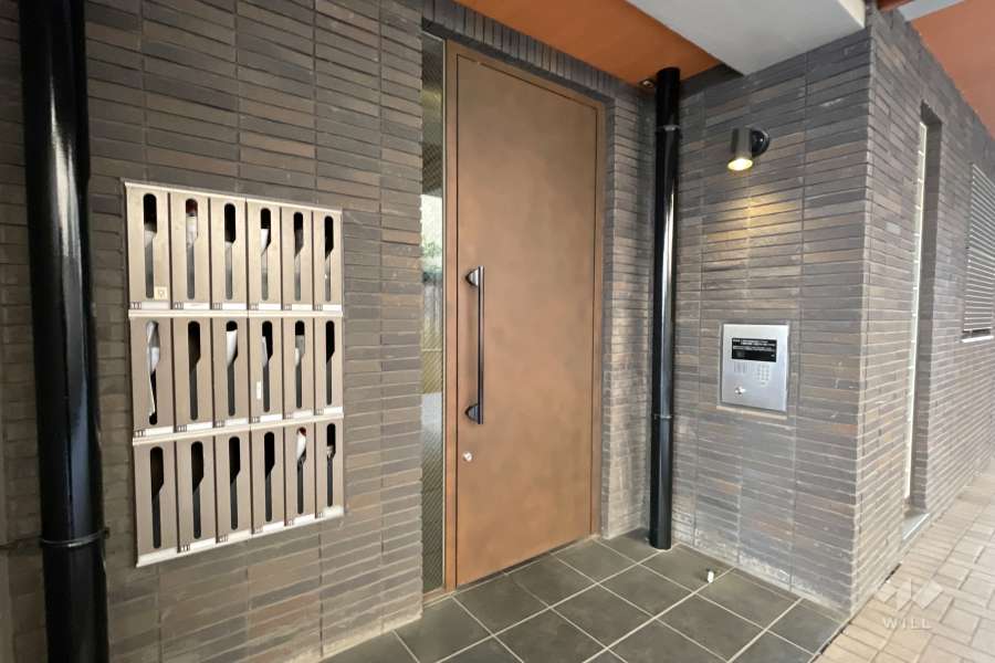 エントランスはオートロック付きです。