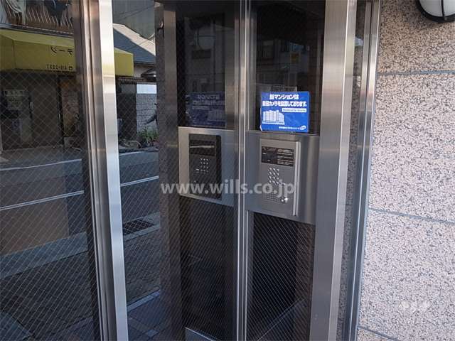 エントランスはオートロック付きです。