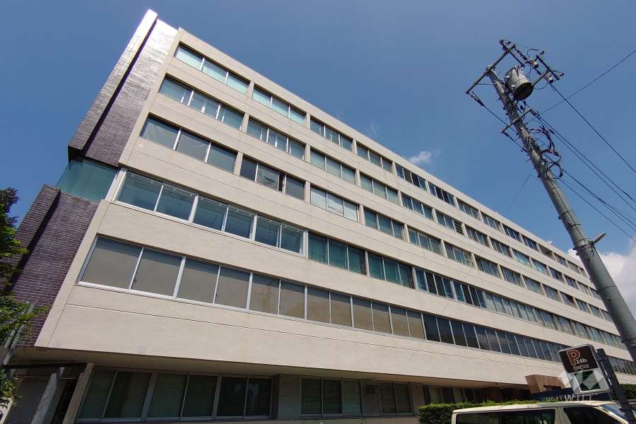 外苑マンションの外観（南側から）