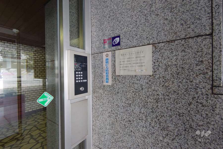 エントランスはオートロック付きです。