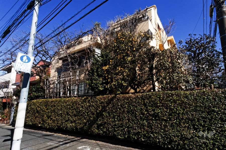 ファミールコーポ初台の外観（南西側から）