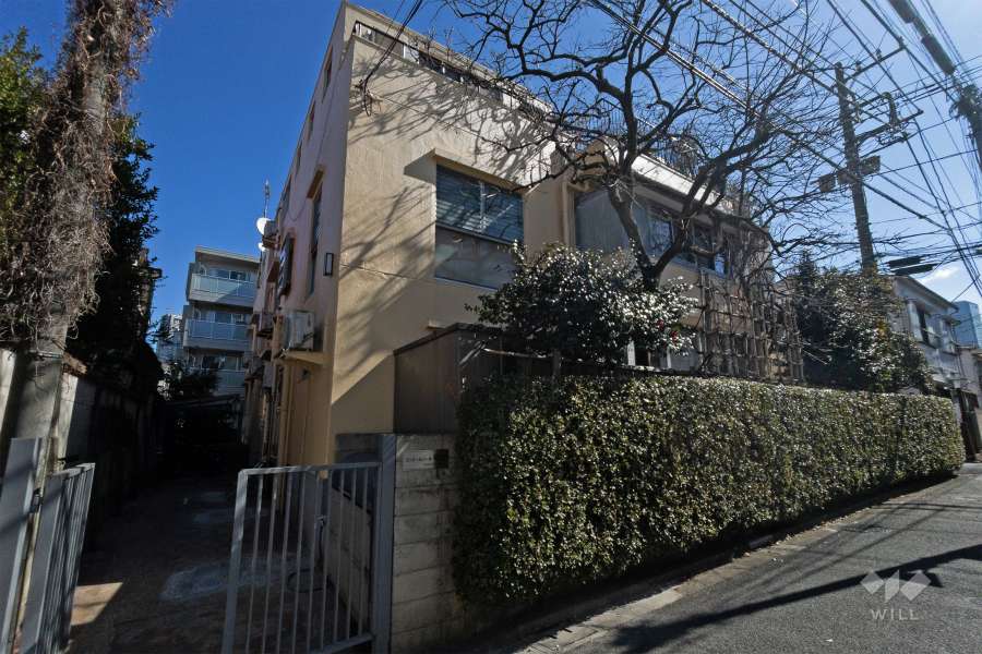 ファミールコーポ初台の外観（北西側から）