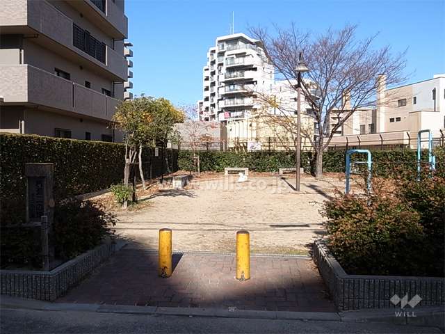 敷地に隣接して「杭瀬二の坪子ども広場」があります。