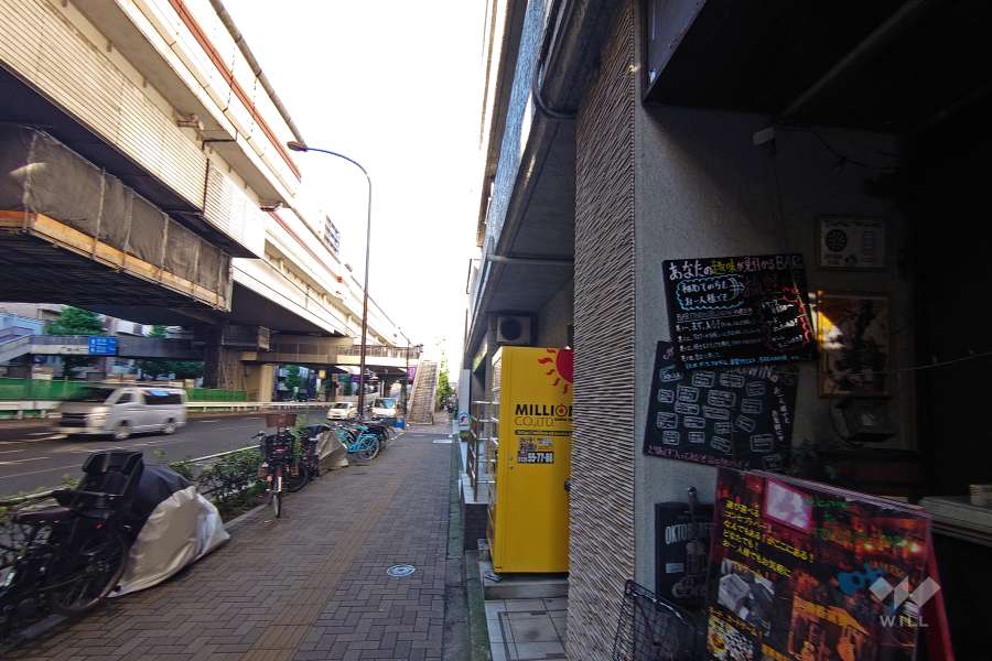 敷地北側の前面道路