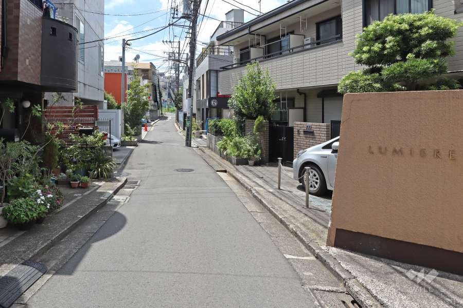 前面道路（北東側から）