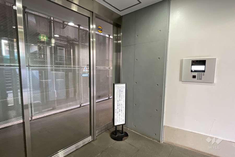 エントランスはオートロック付きです。