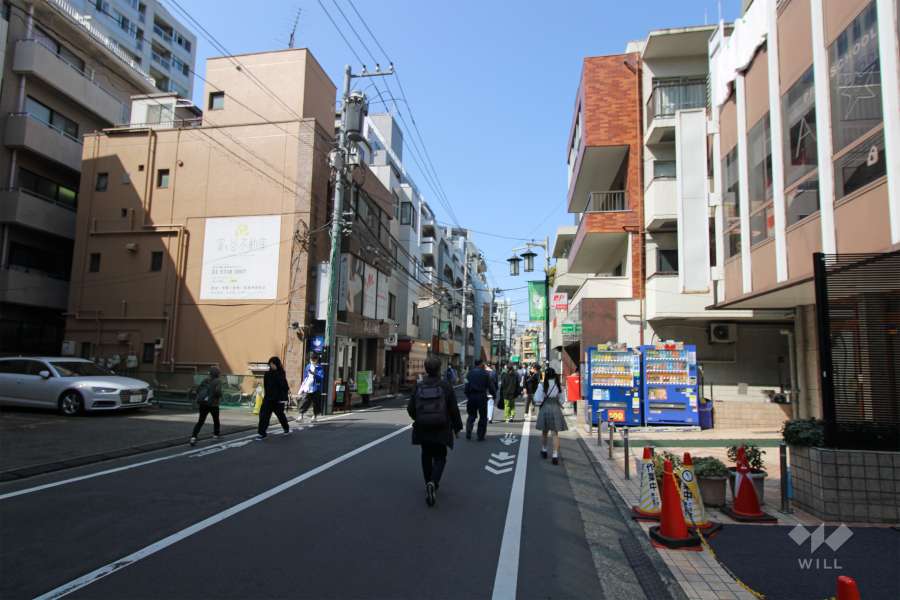 敷地南西側の前面道路（南東側から）