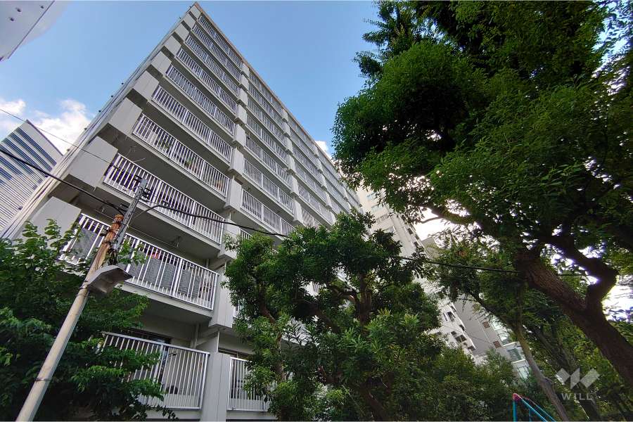 ライオンズマンション初台第２の外観（南西側から）