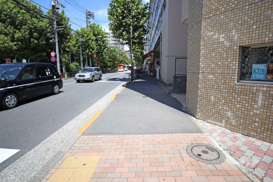敷地北側の前面道路