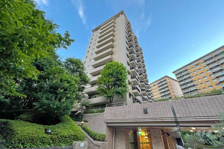 広尾ガーデンヒルズ　センターヒルＧ棟の外観（北東側から）