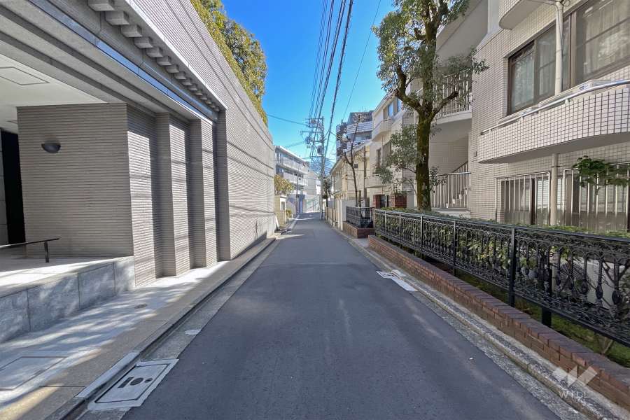 敷地北側前面道路