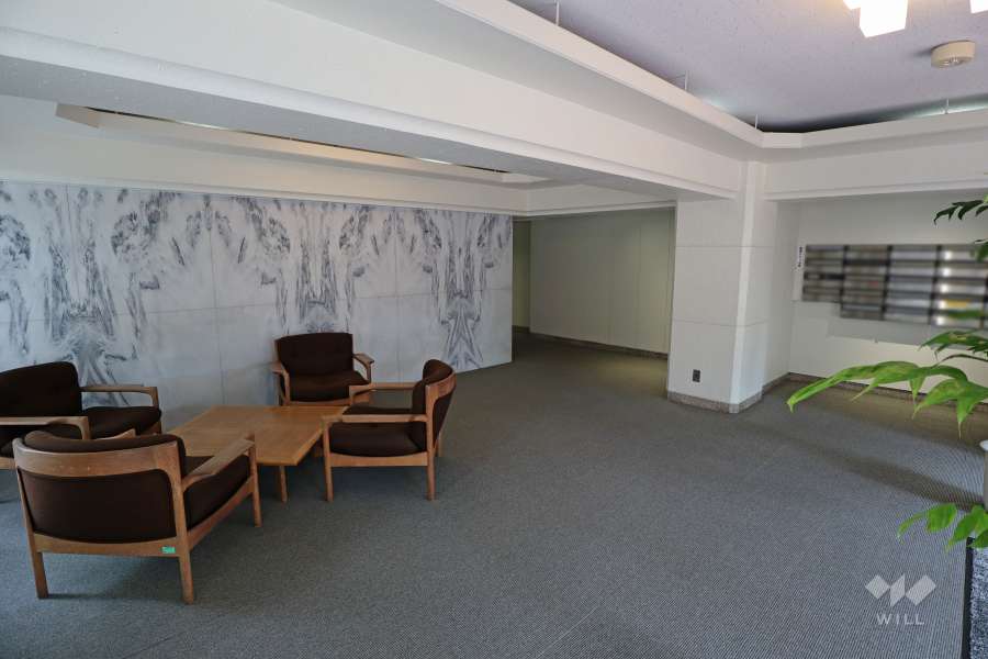 エントランスホールには談話スペースが設けられています。