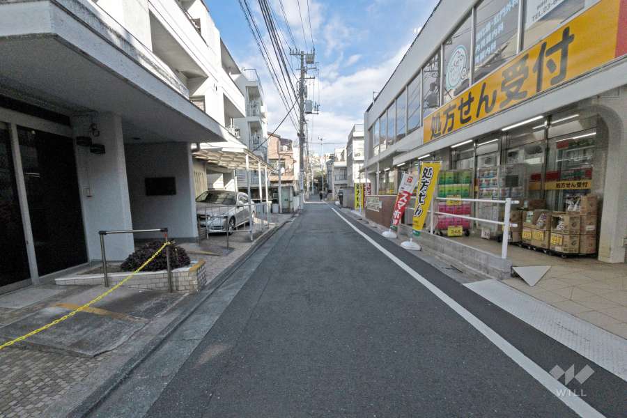 敷地東側の前面道路