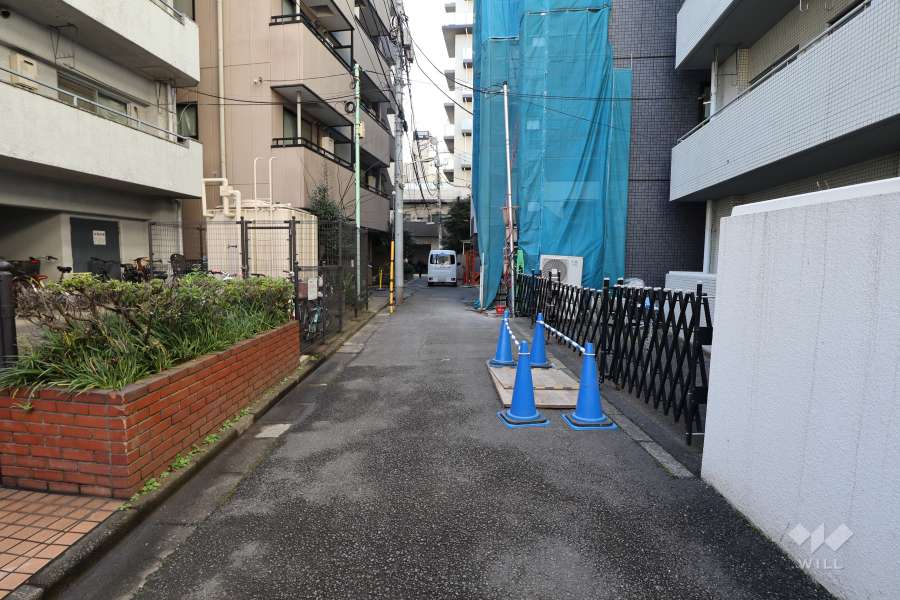 敷地南側の前面道路