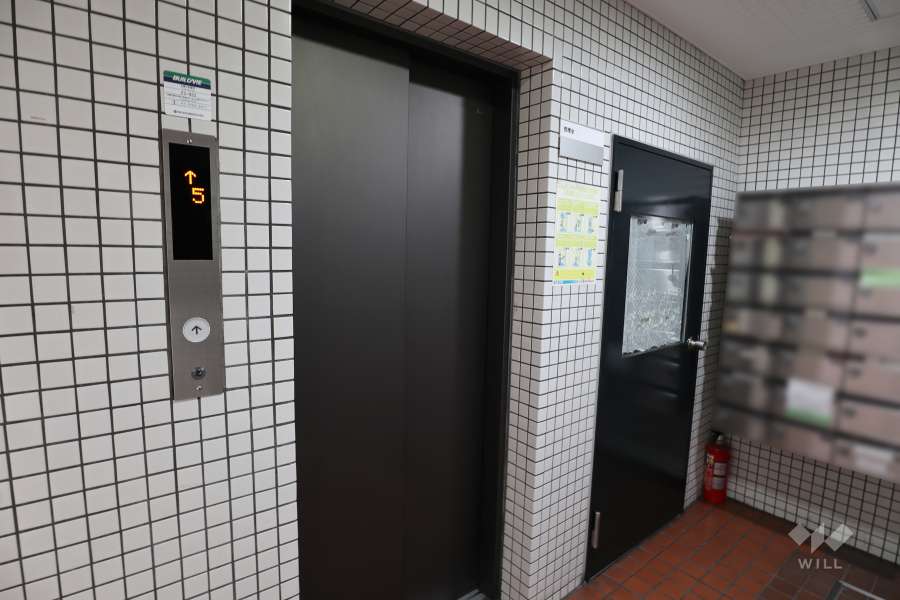 共用のエレベーター