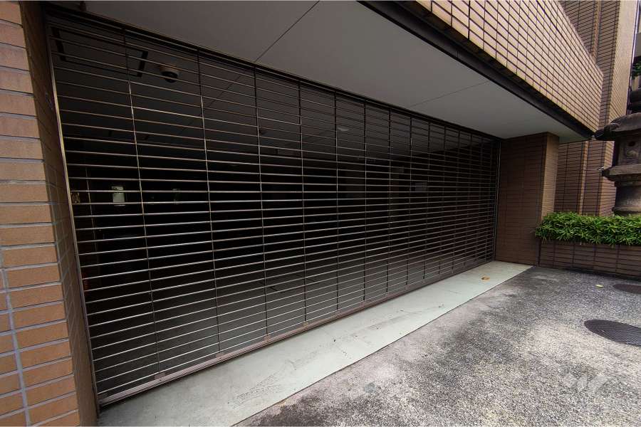 駐車場の出入り口（リングシャッター式）