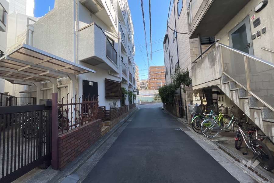 敷地南側の前面道路