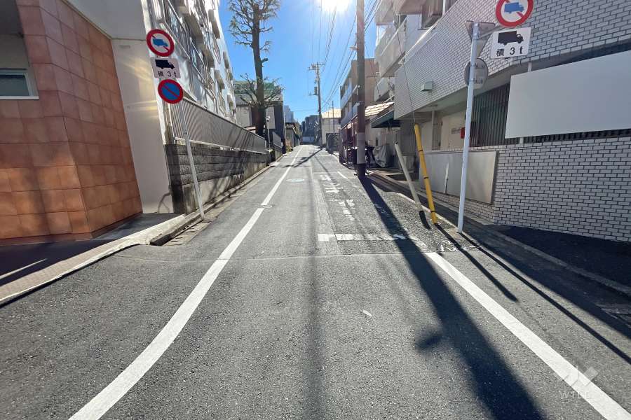 敷地東側の前面道路