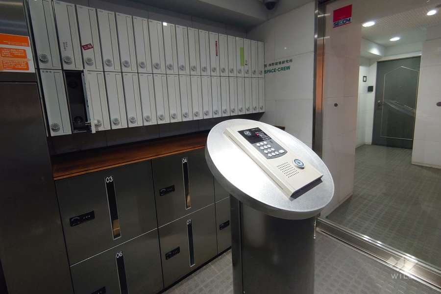 エントランスはオートロック付きです。